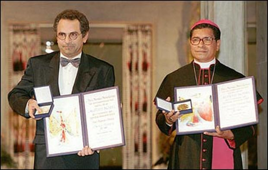 José Manuel Ramos Horta ho Bispu Dom Carlos Filipe Ximenes Belo wainhira simu Nobel iha Oslo, Norwega iha 1996