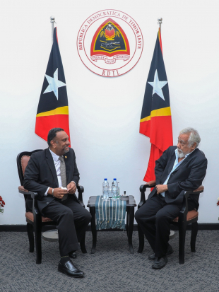 Embaixadór Malázia iha Timor-Leste, Amarjit Sarjit dada lia hela ho Primeiru-Ministru, Kay Rala Xanana Gusmão, iha palásiu Governu.