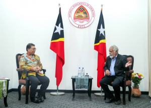 Primeiru-Ministru (PM), Kay Rala Xanana Gusmão ko’alia hela ho Embaixadór Repúblika Indonézia mai Timor-Leste, Okto Dorinus Manik. 