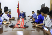 Estudante Universidade Nasionál Timor Lorosa’e (UNTL) hala’o enkontru ho Ministru Turizmu Komérsiu no Indústria (MTKI), José Lucas do Carmo da Silva.