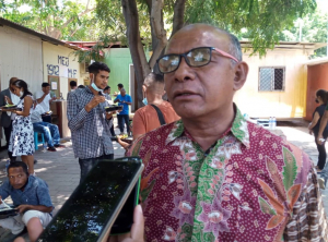 Konsilleru Partidu Democrático Da República de Timor-Leste (PDRT), Gabriel Fernandes, ko&#039;alia hela ho jornalista iha sede PRDT, Fomentu II -Dili, sábadu (25/09).