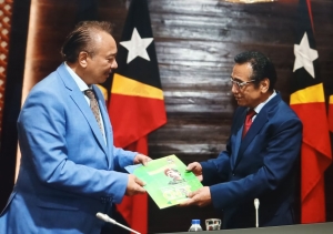 Sekretariu Jeral Partidu CNRT entrega karta husi Prezidente CNRT nian ba Prezidente da Republika iha Palasiu Prezidensial (23/01)