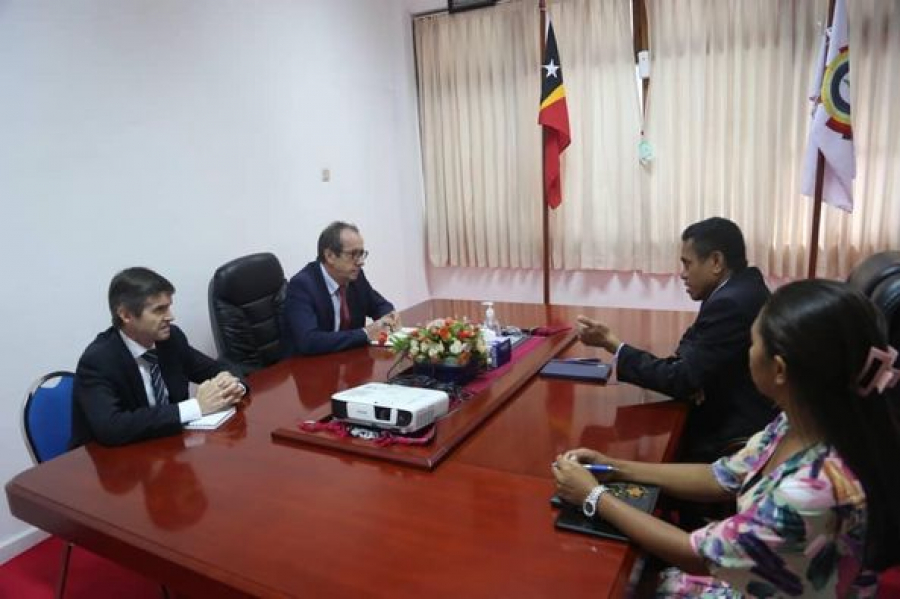 Ministru Administrasaun Estatal (MAE), Miguel Pereira de Carvalho, hamutuk ho Ekipa hala’o reuniaun ho Embaixadór Xina mai Timor-Leste, Xiao Jianguo.