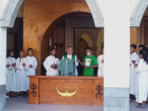 Amu Paroku Katedral Dili, José António da Costa prezide hela misa ba meza foun ne&#039;ebé PN harii hikas ona.