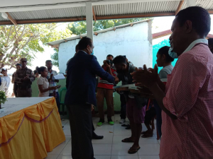 MAPKomS, Francisco Martins Jeronimo entrega hela set top box(STB) ba komunidade iha Suku Mau-meta, Postu administrativa Bazartete, Munisípiu Likisa, segunda ( 19/07).