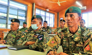 Membru FALINTIL-Forsa Defeza Timor-Leste (F-FDTL) sira ne&#039;ebe tuir kursu kapitaun.