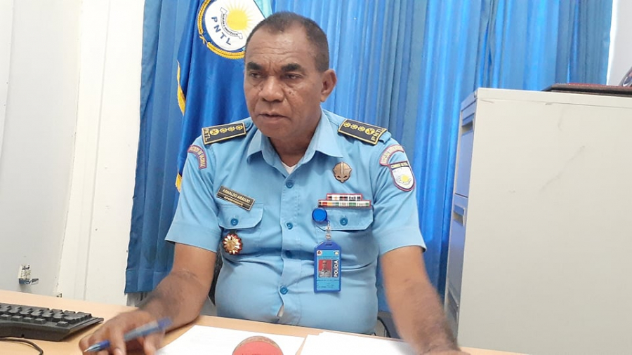 Portavoz Polisia Nasionál Timor-Leste (PNTL) Superintendente Arnaldo Pereira ko;alia ba Jornalista sira iha nia kba&#039;ar fatin iha Dili