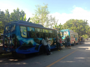 Kareta Bus rua ne&#039;ebe para hela iha sede Renetil Farol oin atu transporta estudante Suaioan ba sira nia munisipiu Covalima, sexta (21/05).
