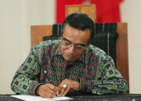 Prezidente Republika Francisco Guteres 'Lú Olo' asina hela karta kona-ba vetu proposta lei protesun sivil.