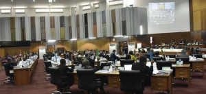 Deputadu sira iha plenaria Parlamentu Nasional foti kartaun votus