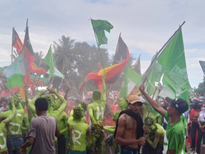 Militante Partidu Os Verdes de Timor, iha kampaña kandidatu Prezidente Repúblika, Francisco Guterres ‘Lú Olo”. 