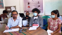 Sosiedade Sivil Timor-Leste no Indonézia hala'o hela Konferénsia Imprensa iha Edifísiu Yayasan Hak, sesta (13/8).