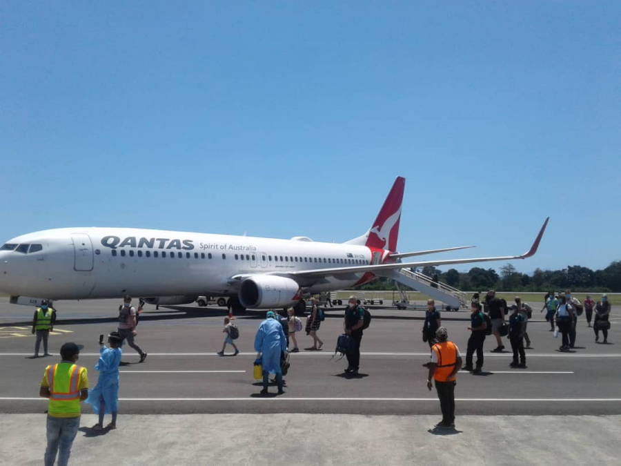 Médiku espesiálista sira husi Austrália hamutuk na&#039;in-8 ho aviaun Qantas Spirit of Australia to&#039;o ona iha Aeroportu Internasional Nocolau Lobato, Komoro, kuarta (08/09).