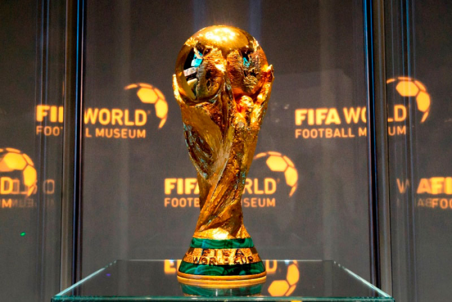 Trofeu Kopa Mundial iha Fédération Internationale de Football Association (FIFA). 