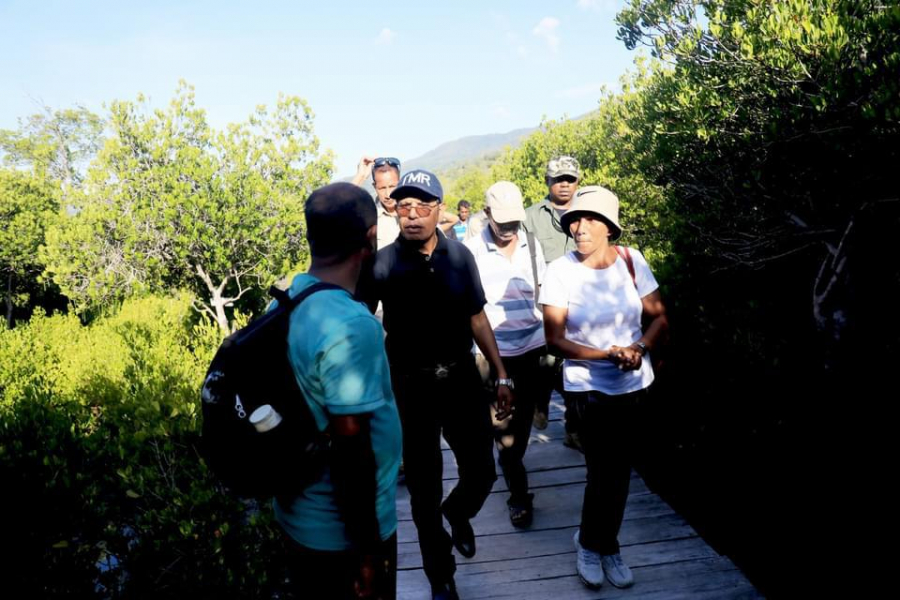 Primeiru-Ministru (PM), Taur Matan Ruak, akompaña husi ekipa sira vizita fatin ekoturuzmu Mangrove (Aí-Parapa), iha Suku Sabuli, Postu Administrativu Metinaru, Munisípiu Dili.