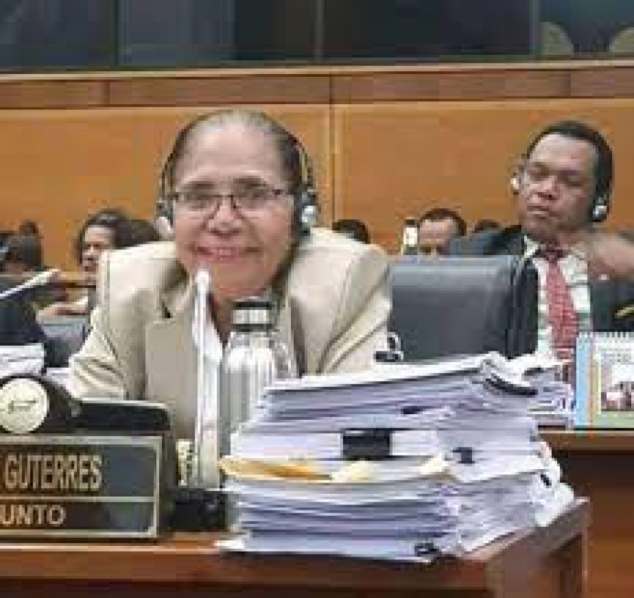 Xefe Bankada Kmanek Haburas Unidade Nasionál Timor Oan (KHUNTO) iha Parlamentu Nasionál, Olinda Guterres.