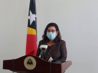 Vise-Ministra Finansas, Sara Lobo Brites iha podium ko'alia ba Jornalista sira Palasiu Governu
