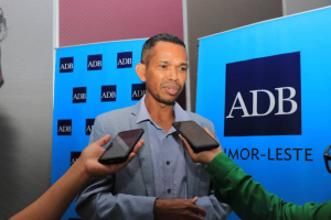 Senior Project Officer no reprezentante Country Director ADB iha Timor Leste, José Pereira ko&#039;alia hela ba Jornalista sira
