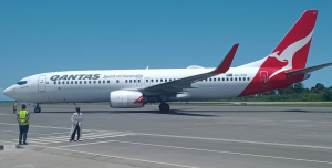 Aviaun Qantas Spirit of Austrália hafoin tun iha Aeroportu Prezidente Nicolao Lobato, kuarta (16/02).