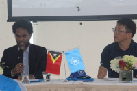 Reprezentante Governu Timor Leste, Sekretáriu Estadu Komunikasaun Sosiál (SEKomS), Merício Juvinal dos Reis "Akara" hamutuk ho WFP ninia ulun bo'ot iha Dili ko'alia iha sorumutuk ho midia sira iha Dili