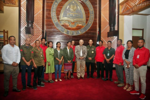 Prezidente Repúblika, José Ramos Horta hasai foto hamutuk ho ekipa Movimentu Kamponezes Timor-Leste (MOKATIL).