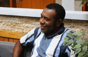  Penulis bekerja sebagai staf Lembaga Penelitian pengkajian dan Pengembangan Bantuan Hukum (LP3BH) Manokwari, Papua Barat.