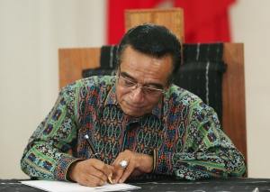 Prezidente da Republika, asina dokumentus ruma iha nia kna&#039;ar fatin