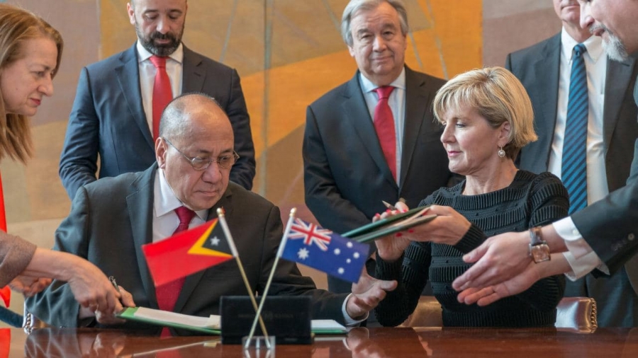 Ministru Estadu Presidencia Konsellu Dos Ministru, Agio Pereira asina akordu ho eis Ministra Negosiu Estanjeiru Australia, Julie Bishop iha Nova yorke, USA (06/03/2018)