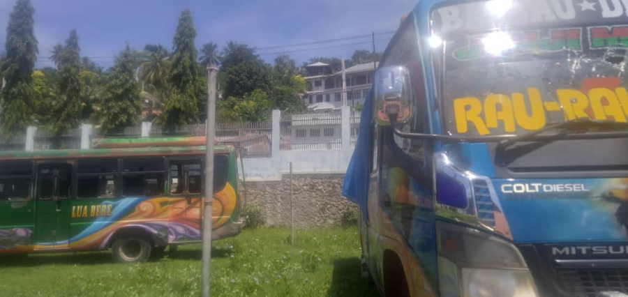 Bus rua ne&#039;ebé hetan estragus para hela iha resintu eskuadra PNTL Baukau vila, sesta (08/04).