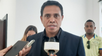 Ministru Administrasaun Estatál (MAE) Miguel Pereira de Carvalho ko'alia hela ho jornalista sira iha edifísiu Ministériu Finansas (MF).