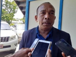 Deputadu Aderito Hugo da Costa, ko&#039;alia hela ba jornalista sira iha Parlamentu Nasional, Dili (11/12)