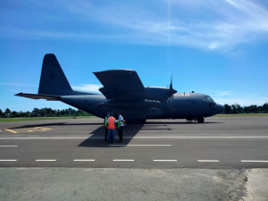 Aviaun Royal New Zealand Air Force ho marka KIWI848 para hela iha Aeroportu Internasional Nicolau Lobato, Komoro Dili, hafoin semo husi Novazelandia mai TL, tersa (20/04/2021).