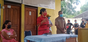 Primeira Dama Timor-Leste Cidália Nobre Mouzinho Guterres ko&#039;alia hela ba komunidade sira iha Kuluhun, Kuarta (23/06).