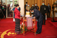 East Timor President, Francisco Guterres Lu Olo Signed the pose term of East Timor Deputy Prime Minister, Armanda Berta dos Santos in a swearing in ceremony in Presidential Palace in Dili on friday (29/5)
