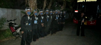 Timoroan sira ne'ebe ba sa'e sabuk iha Atambua Indonezia hetan seguransa husi Polisia BRIMOB 