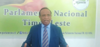Ministru Asuntu Parlamentár no Komunikasaun Sosiál (MAPKOMS) Francisco Jerónimo ko'alia ba média sira iha Parlamentu Nasionál