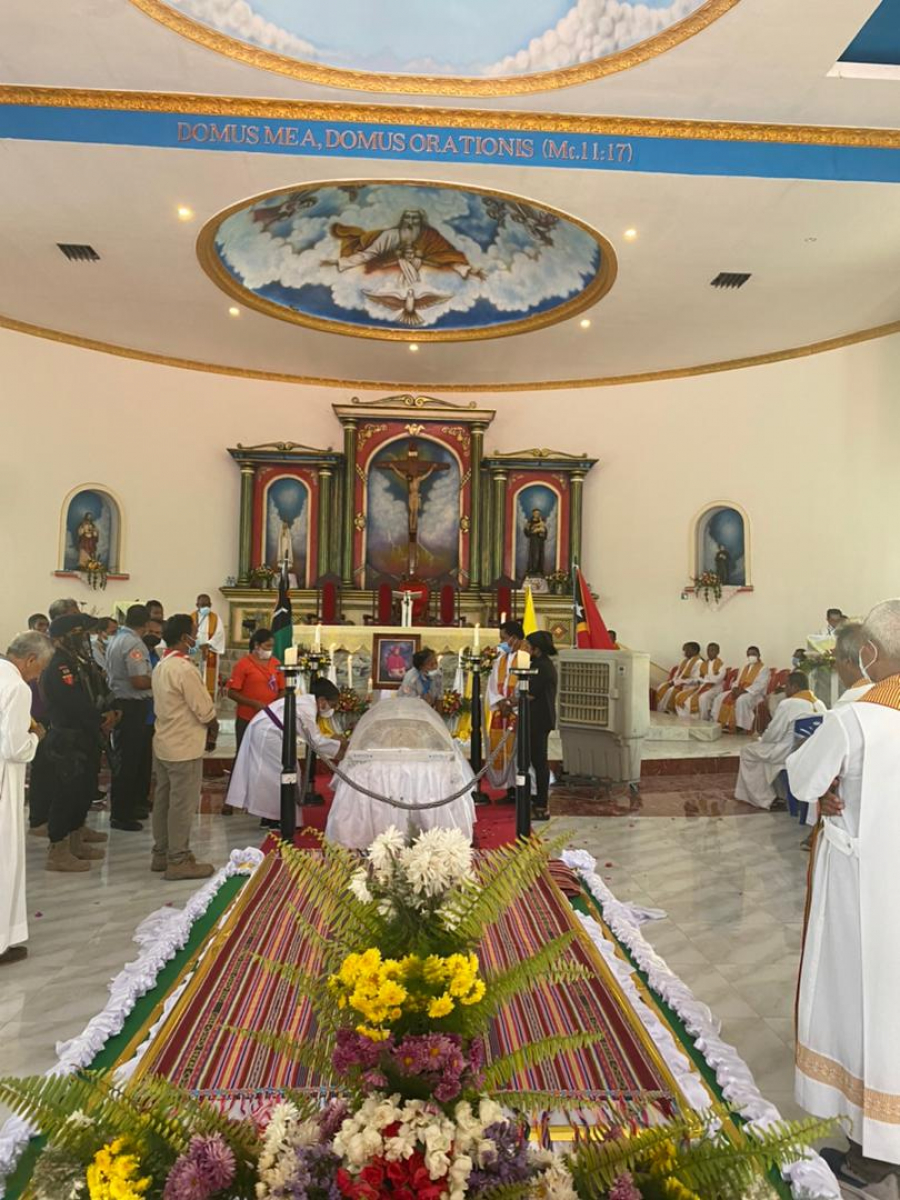Matebian Dom Basilio do Nascimento nia mate isin rai ona iha igreja katedral Baukau. Segunda (01/11).