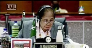 Deputada Olinda Guterres iha hela sala plenária Parlamentu Nasionál (PN) hodi halo intervensaun.