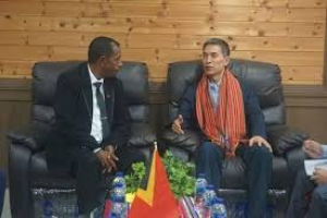 MinistruTransporte Komunikasaun (MTK) Jose Agostinho da Silva hasoru malu ho Embaixador Xina iha Dili