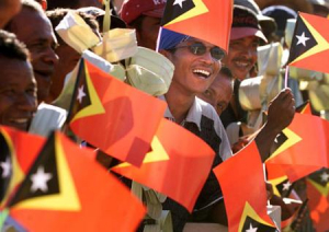 Timoroan sira ho Bandeira Nasional 