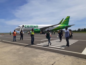 Aviaun citylink ne&#039;eba iha hela Aeroportu Internasional Prezidente Nicolao dos Reis Lobato, Komoro, Dili (29/3)