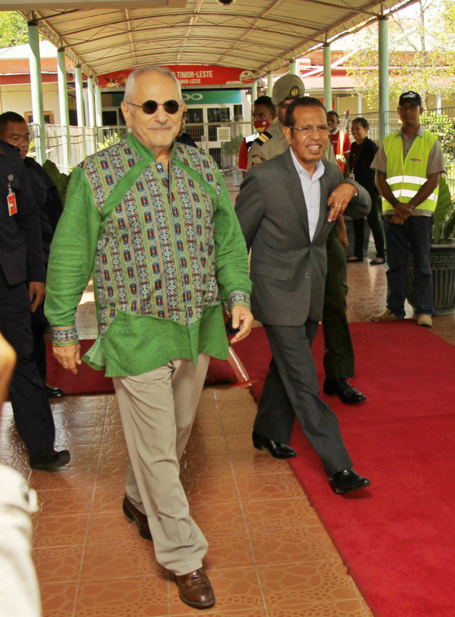 Prezidente Repúblika (PR), José Ramos Horta akompña husi Primeiru Ministru (PM), Taur Matan Ruak iha Aeroportu Internasional Prezidente Nicolao Lobato, Komoro, tersa (18/10).