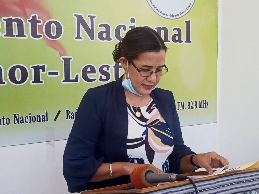Sekretaria Jeral Parlamentu Nasional, Cedelizia Faria dos Santos koalia hela ho jornlista iha  PN, kuarta (30/9).