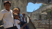 East Timorese Children and the old house were burnt by pri Indonesian Militia in 1999 which not yet rehabilitate 
