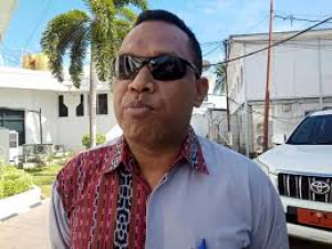 Deputadu Bankada Kmanek Haburas Unidade Nasionál Timor Oan (KHUNTO), Luís Roberto da Silva.