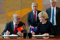 Minister of State Presidency Council of Ministers, Hermenegildo Agusto Pereira and former Foreign Minister for Australia Julie Bishop sign the Maritime border between the Australia and East Timor in New York (06/03/2018)