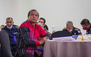 Vise Prezidente CNE, Domingos Barreto partisipa workshop ida ne’e envolve komandante PNTL Munisípiu sanulu-resin-rua inklui RAEOA, iha Salaum Maubara Room, Timor Plaza, kuarta (16/02).